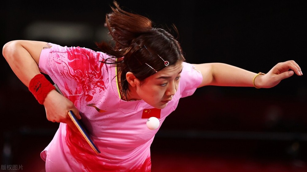 壹号娱乐-艾因霍温客场惊险获胜，赢得关键三分的简单介绍